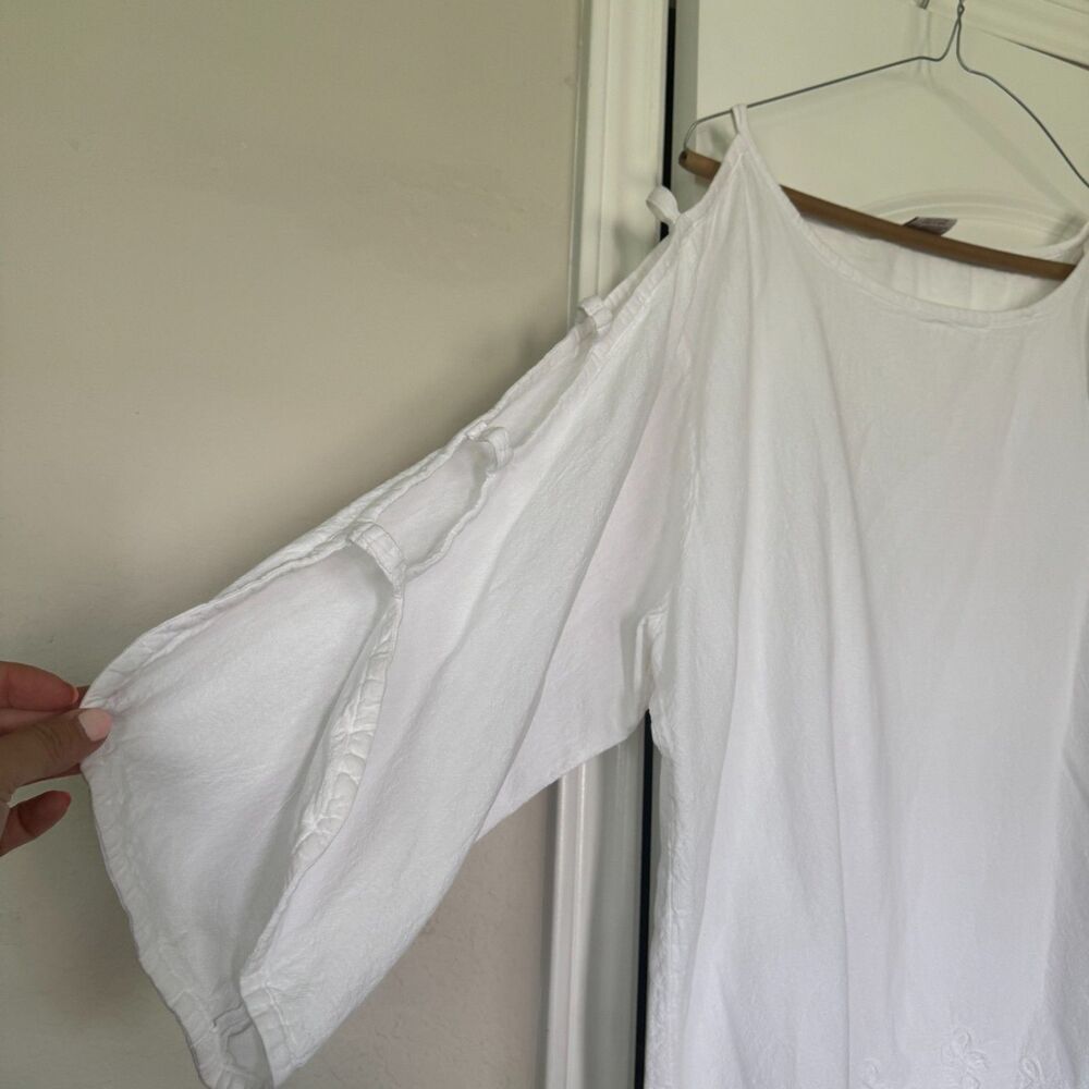 Giocam embroidered slit sleeve blouse. Medium